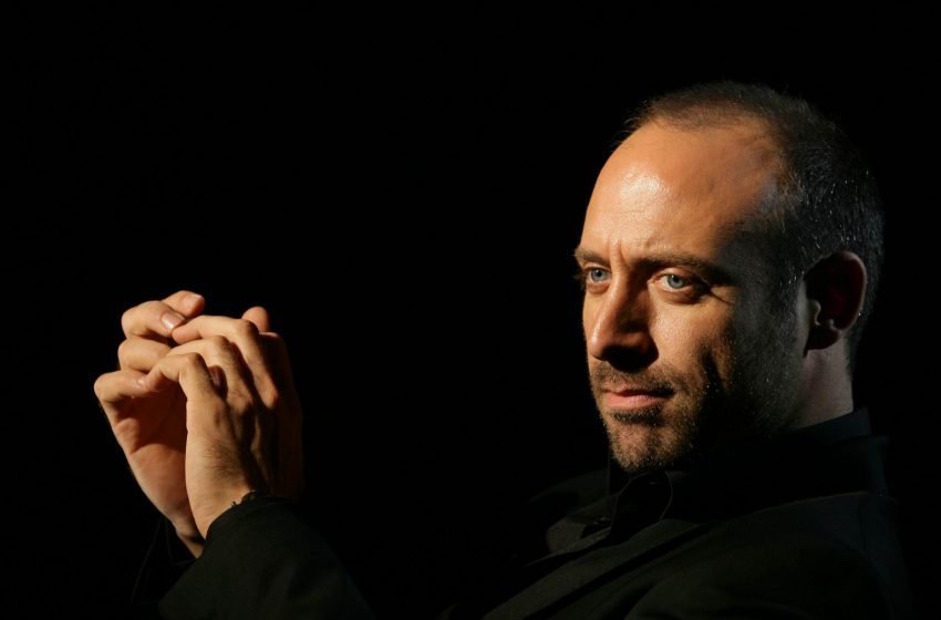  Halit Ergenç Şarkılarıyla Sahnede